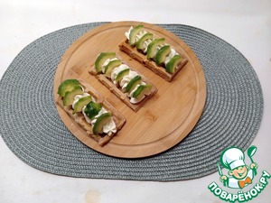 Вафли цельнозерновые с авокадо Вафли цельнозерновые с авокадо