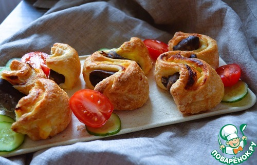 Сердечки индейки в слоёном тесте