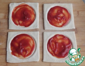 Слойки с сосисками и плавленым сыром Слойки с сосисками и плавленым сыром