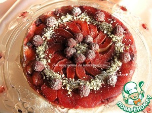 Малиновый "Татен" с айвой и яблоками