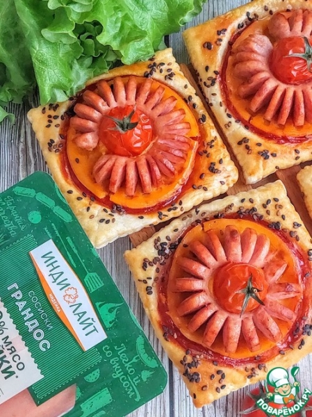 Слойки с сосисками и плавленым сыром Слойки с сосисками и плавленым сыром