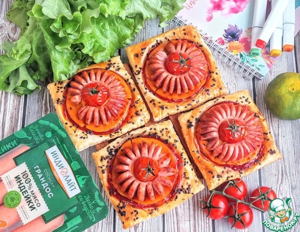 Слойки с сосисками и плавленым сыром Слойки с сосисками и плавленым сыром