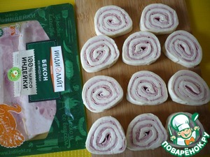 Слоеный пирог с беконом и ветчиной