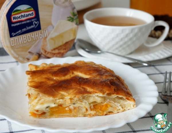 Тёплый пирог с тыквой и сыром