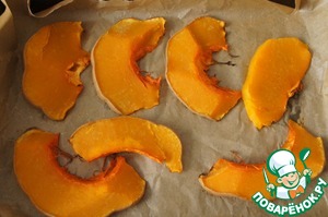 Тёплый пирог с тыквой и сыром