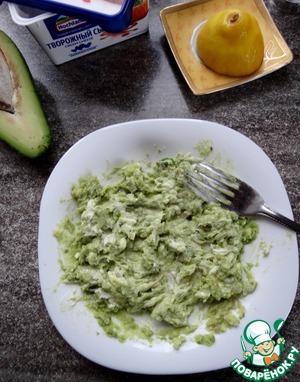 Брускетта с авокадо и печенью трески Брускетта с авокадо и печенью трески