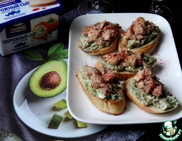 Брускетта с авокадо и печенью трески Брускетта с авокадо и печенью трески