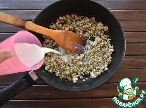 Булочки в вафельнице с мясной подливой Булочки в вафельнице с мясной подливой