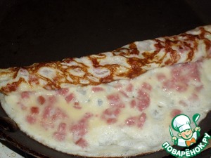 Бутерброд с яичным блином и сыром