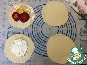 Галеты с помидорами