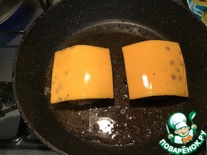 Чизбургер с карамелизированным луком