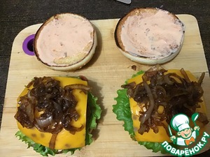 Чизбургер с карамелизированным луком