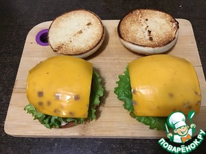 Чизбургер с карамелизированным луком