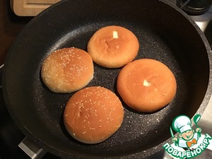 Чизбургер с карамелизированным луком