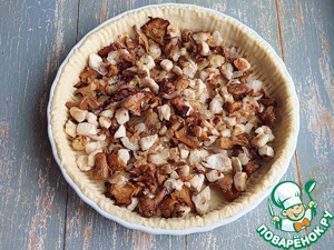 Киш с курицей и лисичками