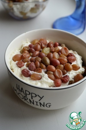 Десерт из хлебцев и винограда Десерт из хлебцев и винограда