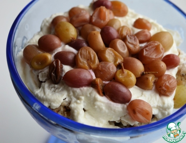 Десерт из хлебцев и винограда Десерт из хлебцев и винограда