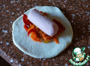 Разборный пирог с сосисками и овощами