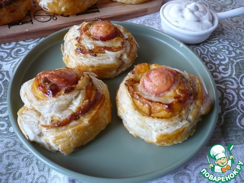 Слоеные рулетики с плавленым сыром