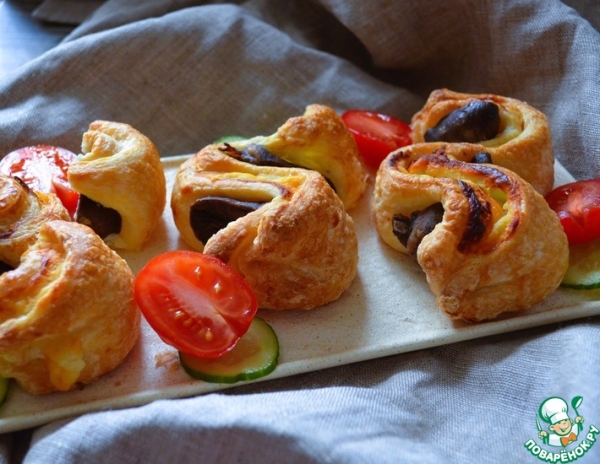 Сердечки индейки в слоёном тесте