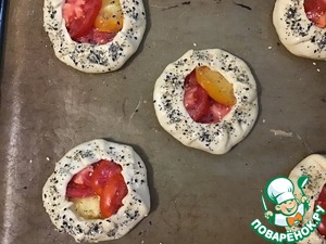 Галеты с помидорами