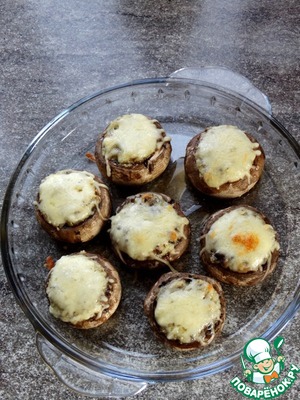 Фаршированные шампиньоны с полентой