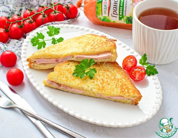 Французский сэндвич с колбасой