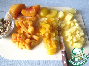 Фруктовый салат с брынзой и орехами Фруктовый салат с брынзой и орехами