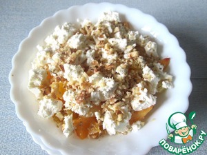 Фруктовый салат с брынзой и орехами Фруктовый салат с брынзой и орехами