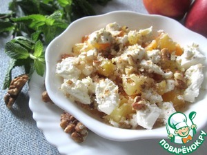 Фруктовый салат с брынзой и орехами Фруктовый салат с брынзой и орехами