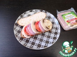 Горячий бутерброд с индейкой и шампиньонами Горячий бутерброд с индейкой и шампиньонами