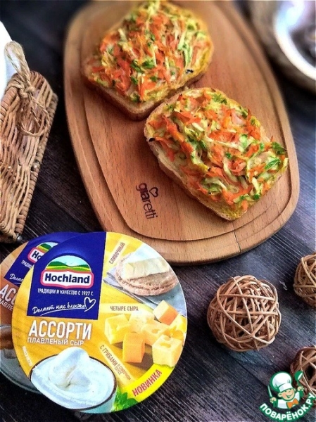 Горячий бутерброд с кабачком и морковью