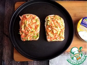 Горячий бутерброд с кабачком и морковью