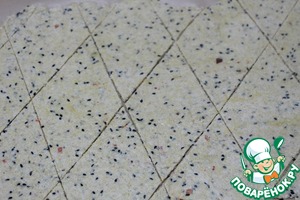 Хрустящие крекеры из поленты и кунжута Хрустящие крекеры из поленты и кунжута