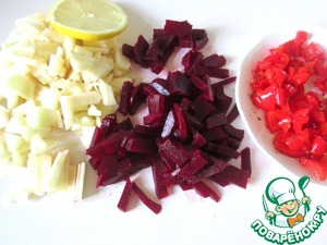 Яблочно-свекольный салат с маринованным перцем