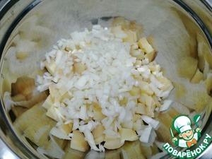 Картофельный салат с солеными груздями