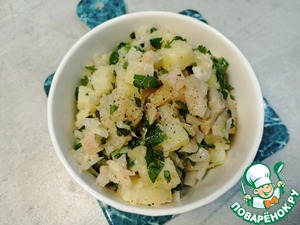 Картофельный салат с солеными груздями