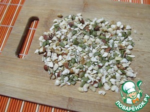 Кукурузно-манговый десерт с жареными орехами Кукурузно-манговый десерт с жареными орехами