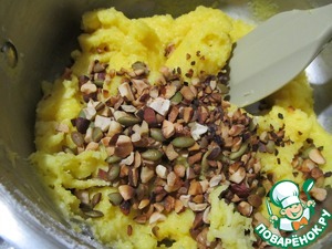 Кукурузно-манговый десерт с жареными орехами Кукурузно-манговый десерт с жареными орехами