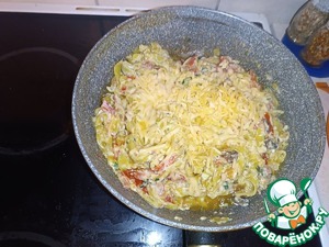 Лапша со сметаной, грибами и сыром