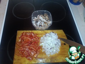 Лапша со сметаной, грибами и сыром