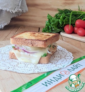 Мелт с индейкой и луковым миксом Мелт с индейкой и луковым миксом