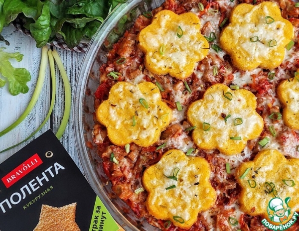 Мясо, запеченное с овощами и полентой