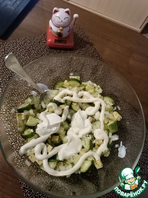 Нежный салат с огурцом, яблоком