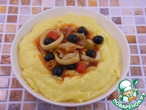 Полента с кальмарами в томатном соусе Полента с кальмарами в томатном соусе