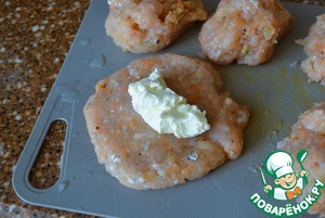 Рыбные котлеты с творожно-сливочной начинкой Рыбные котлеты с творожно-сливочной начинкой