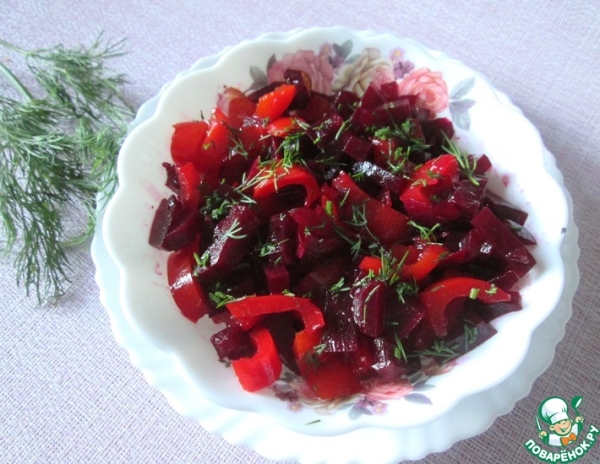 Салат из маринованного перца и свеклы Салат из маринованного перца и свеклы