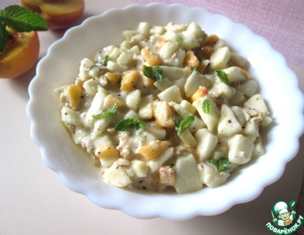 Салат с заправкой из сметаны и киви Салат с заправкой из сметаны и киви