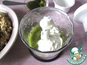 Салат с заправкой из сметаны и киви Салат с заправкой из сметаны и киви