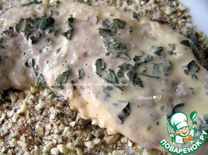 Шницель с мятой, миндалем и кедровыми орешками